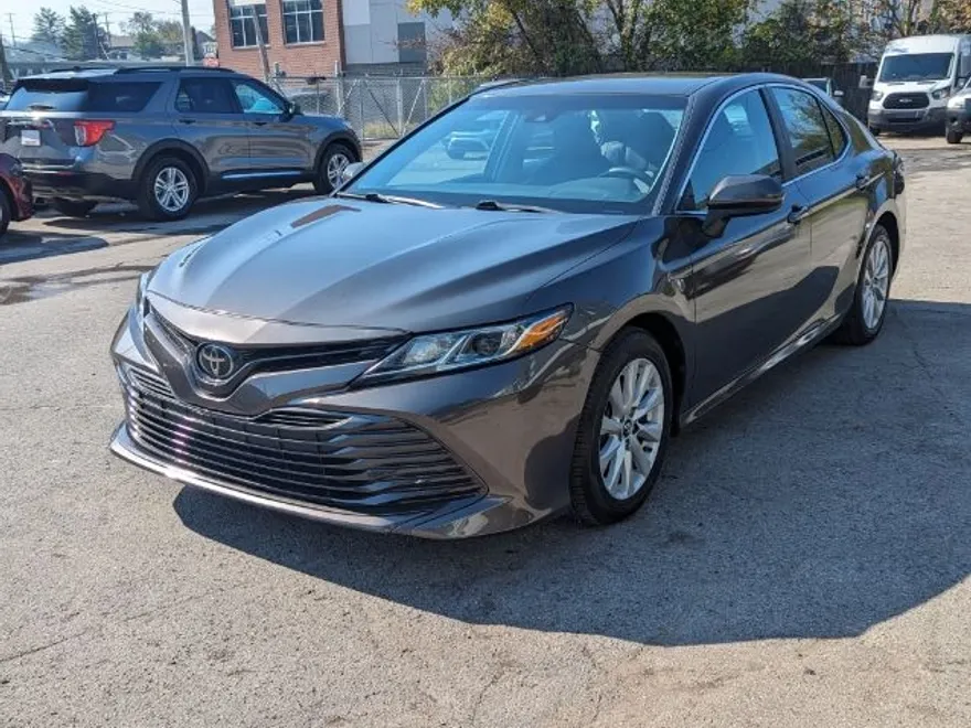 2018 Toyota Camry LE photo 1