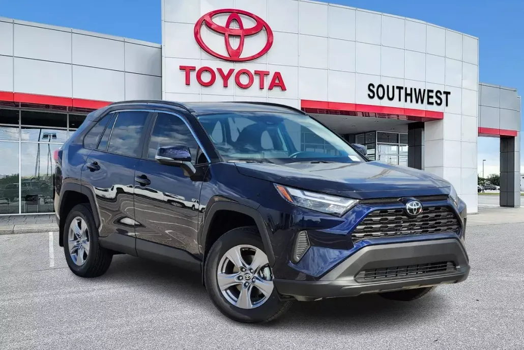 2025 Toyota RAV4 XLE photo 1