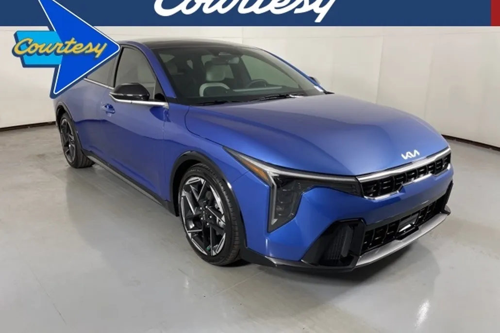 2025 Kia K4 GT-Line photo 1