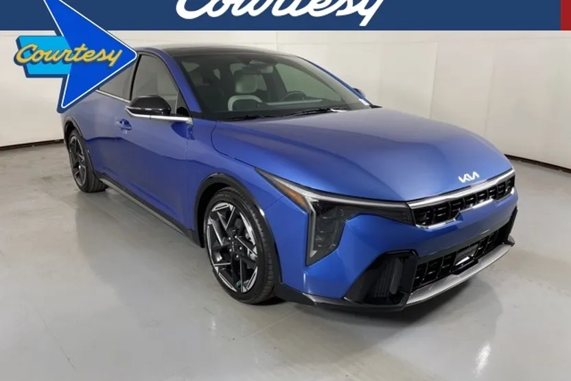 2025 Kia K4 GT-Line photo 1