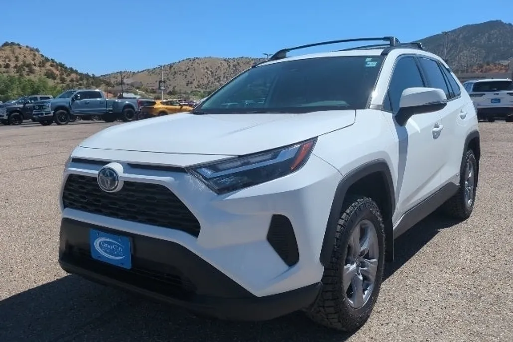 2024 Toyota RAV4 Hybrid XLE photo 1