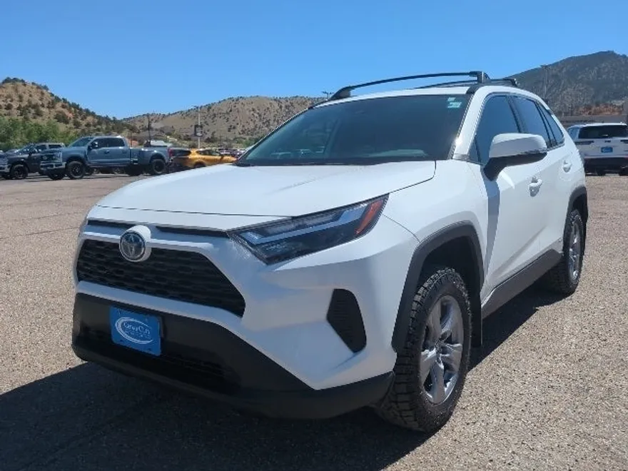 2024 Toyota RAV4 Hybrid XLE photo 1