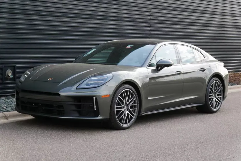 2025 Porsche Panamera 4 photo 1