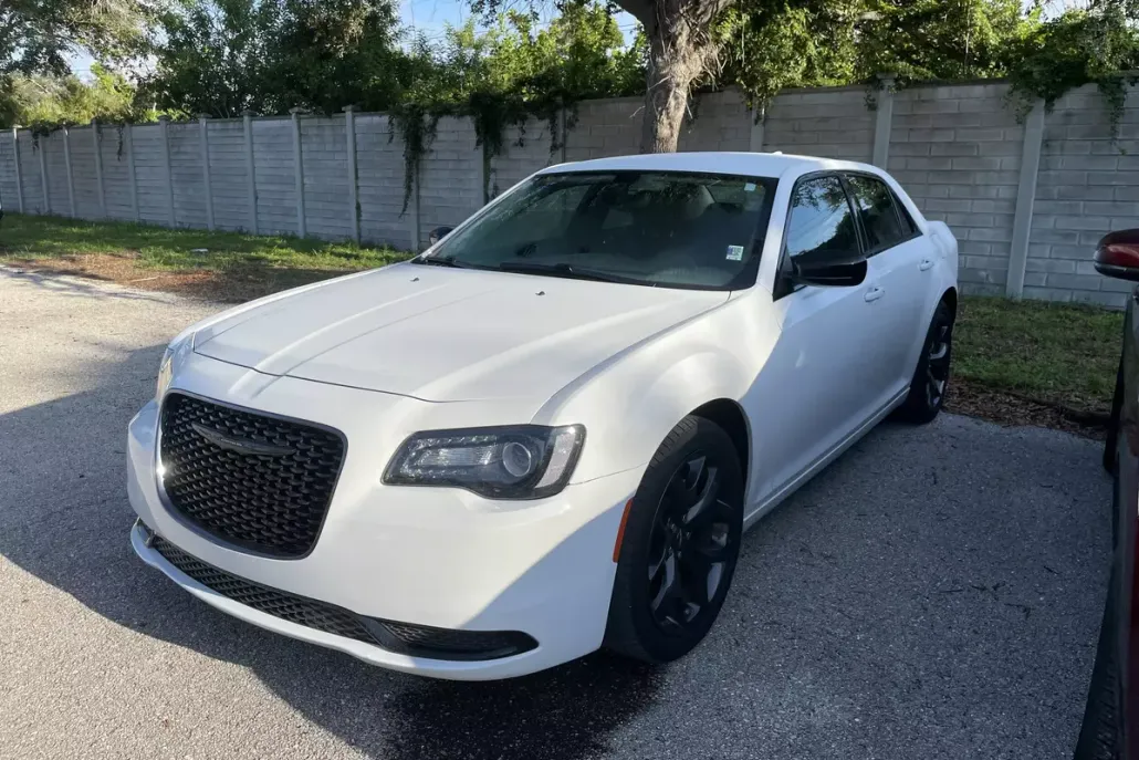 2023 Chrysler 300 Touring photo 1