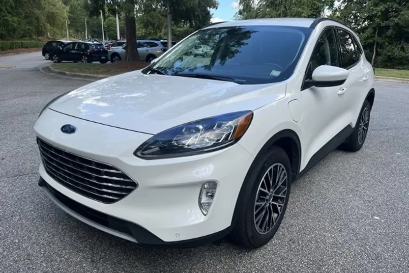 2022 Ford Escape Titanium Plug-In Hybrid photo 1