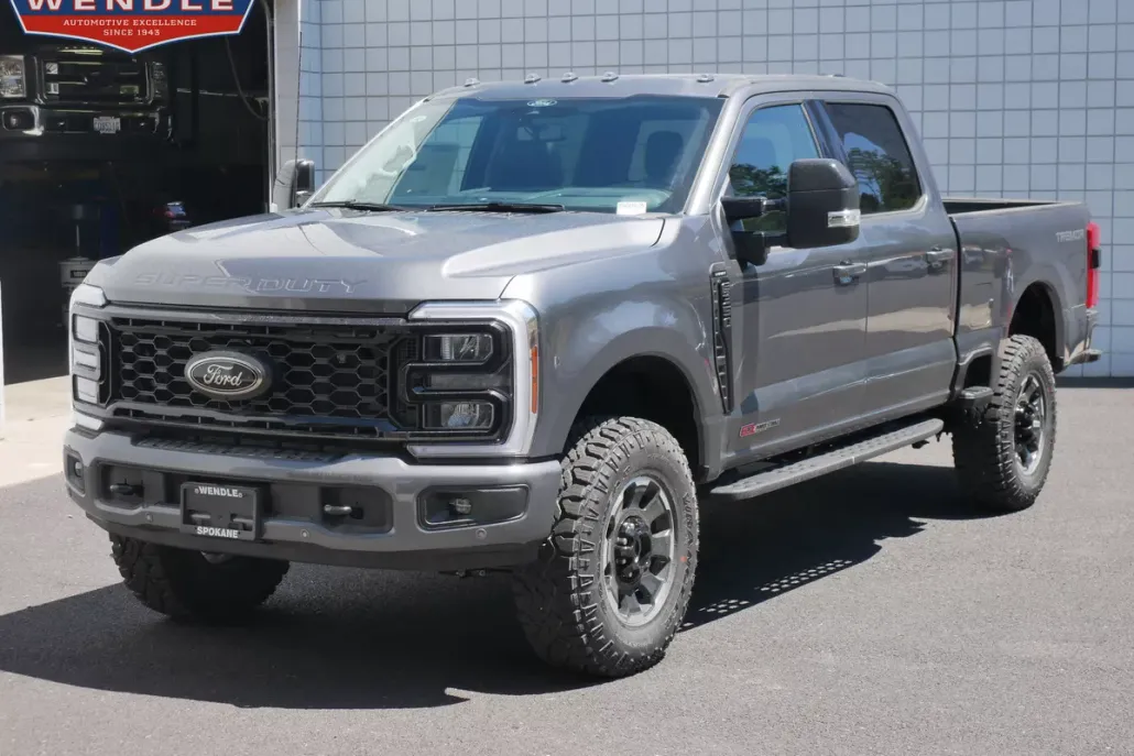 2025 Ford F-350 Lariat photo 1