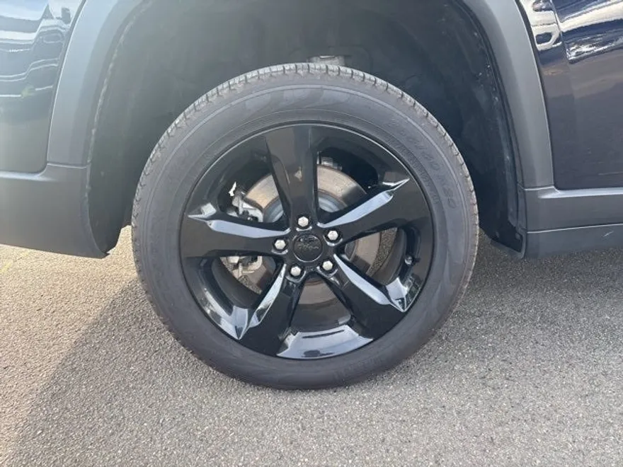 2024 Jeep Grand Cherokee Limited photo 1