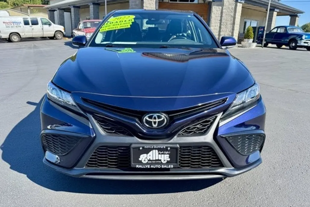 2022 Toyota Camry SE photo 1