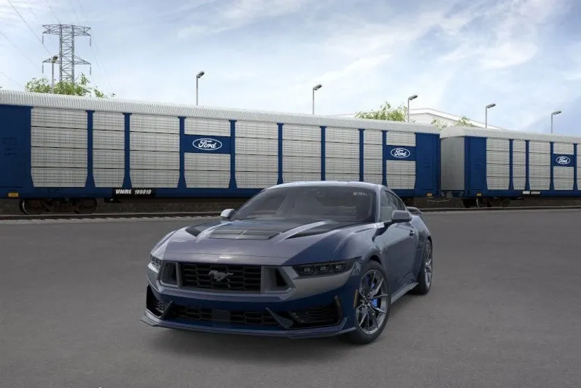2025 Ford Mustang Dark Horse photo 1