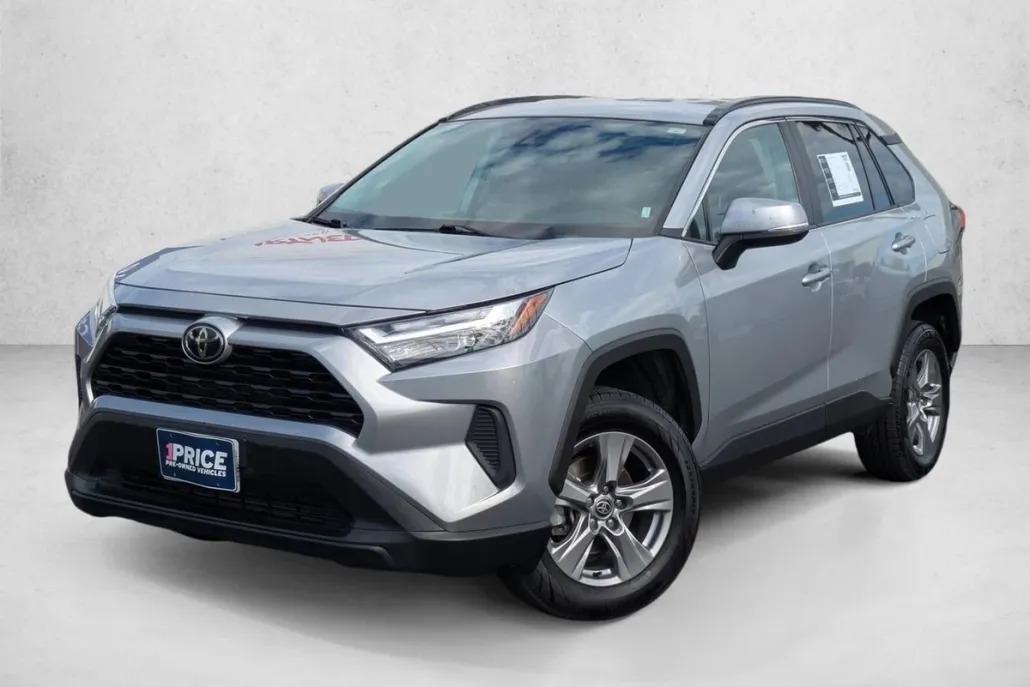 2024 Toyota RAV4 XLE photo 1