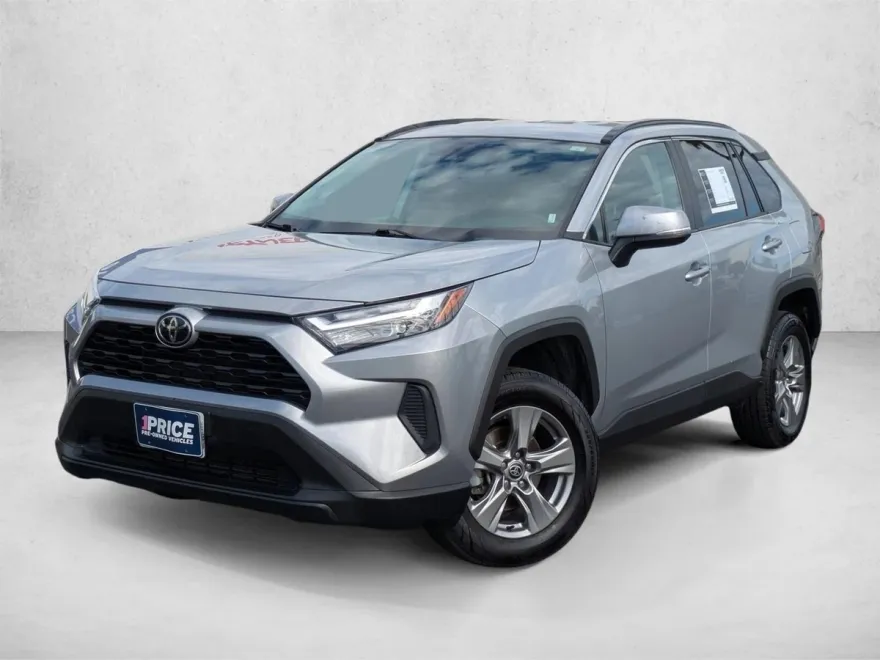 2024 Toyota RAV4 XLE photo 1