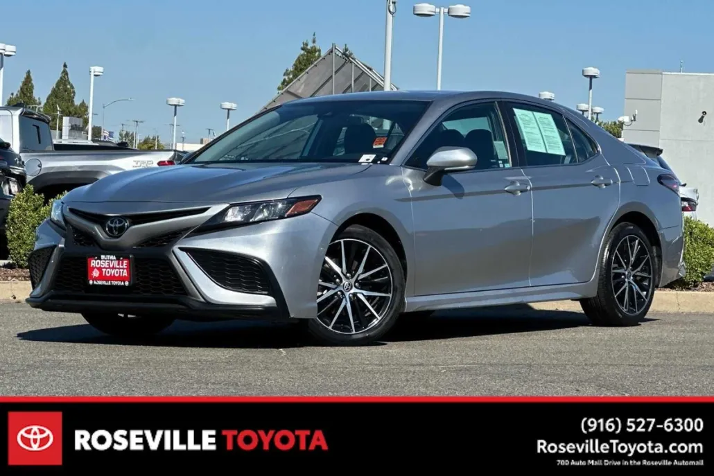 2023 Toyota Camry SE photo 1
