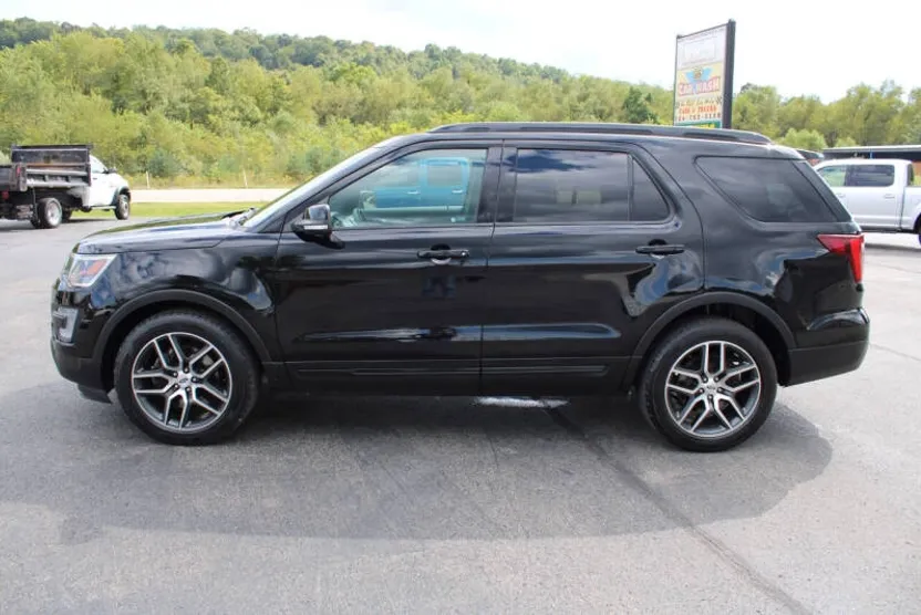 2017 Ford Explorer Sport photo 1