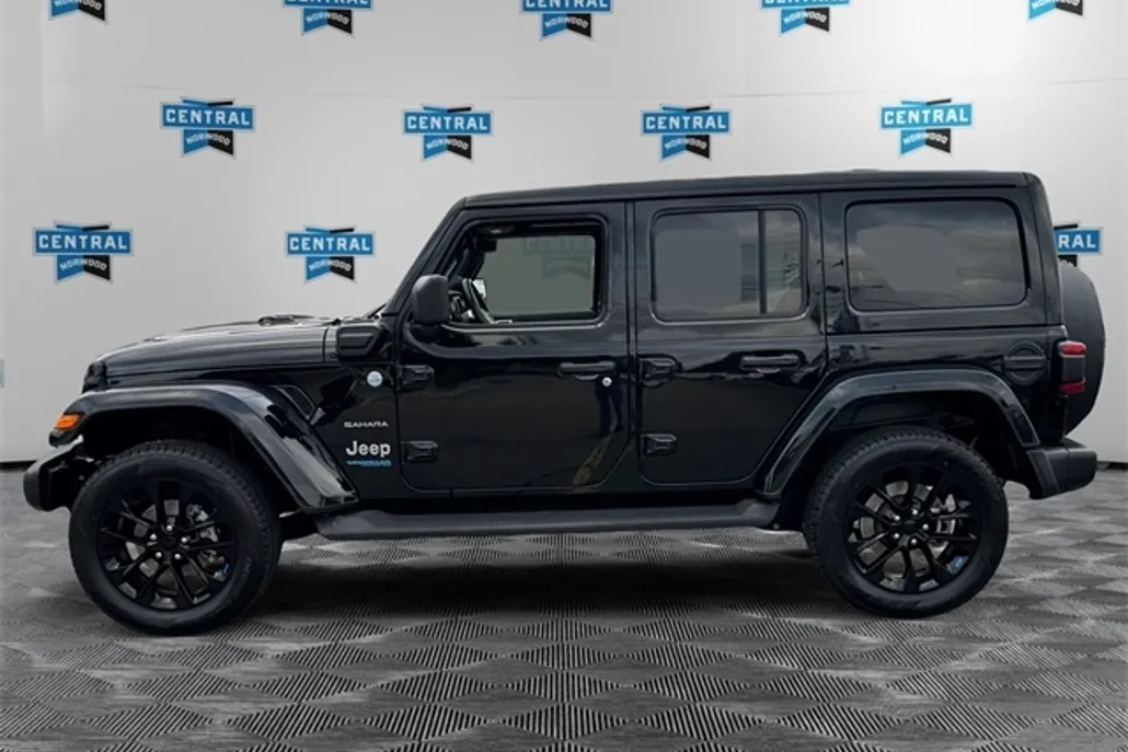 2022 Jeep Wrangler Unlimited Sahara 4xe photo 1