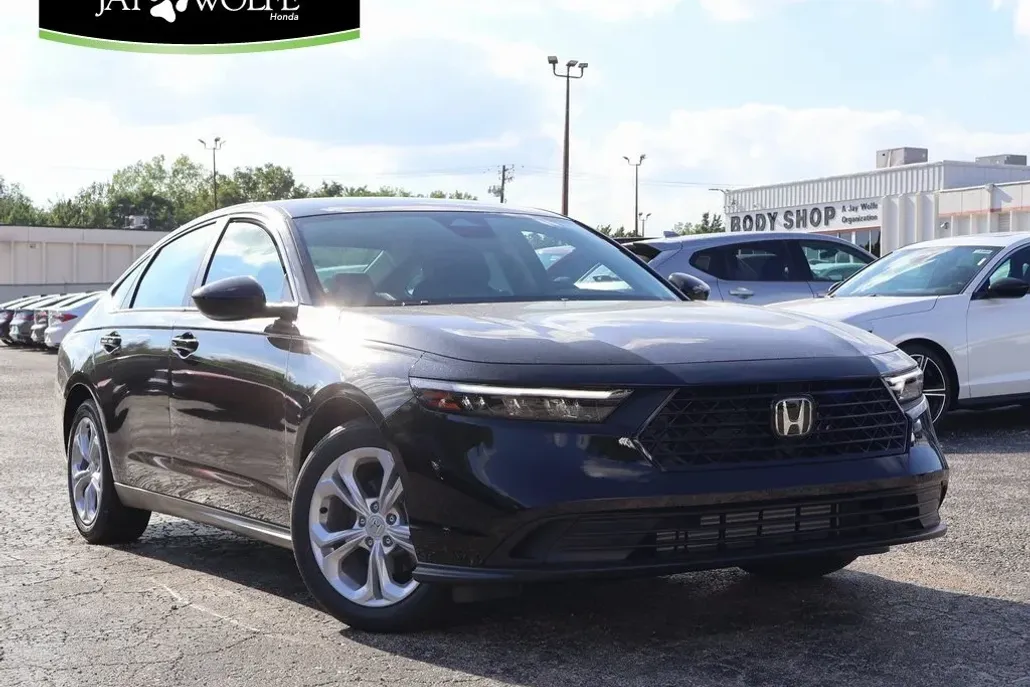 2025 Honda Accord LX photo 1