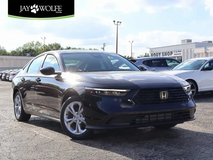 2025 Honda Accord LX photo 1