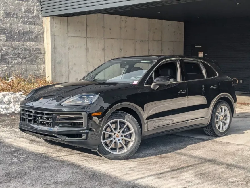 2025 Porsche Cayenne photo 1
