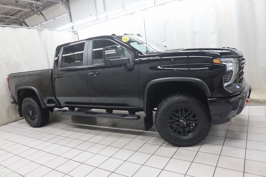 2024 Chevrolet Silverado 2500HD ZR2 photo 1