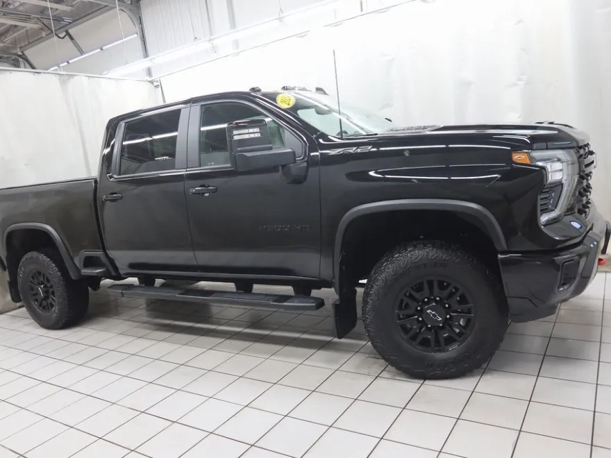 2024 Chevrolet Silverado 2500HD ZR2 photo 1