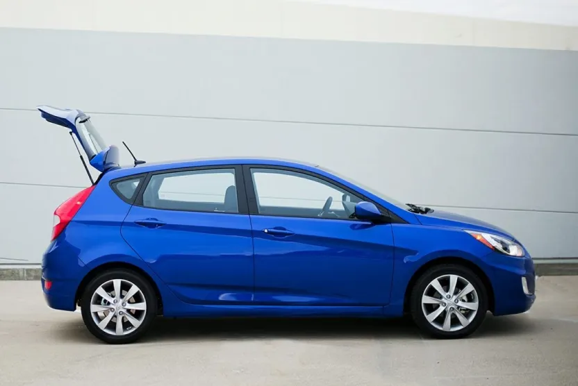 2013 Hyundai Accent SE photo 1