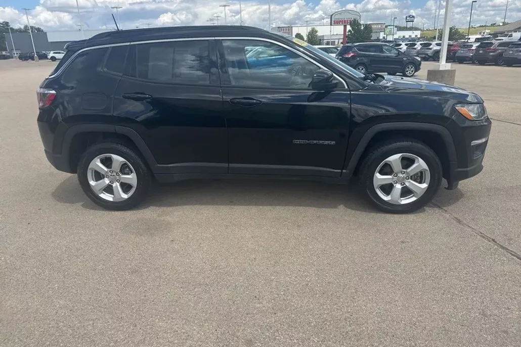 2020 Jeep Compass Latitude photo 1
