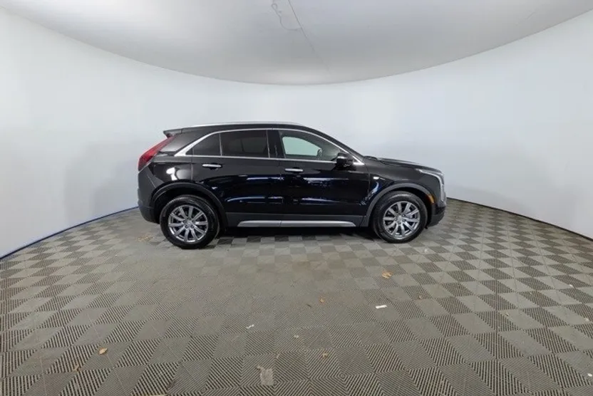 2022 Cadillac XT4 Premium Luxury photo 1