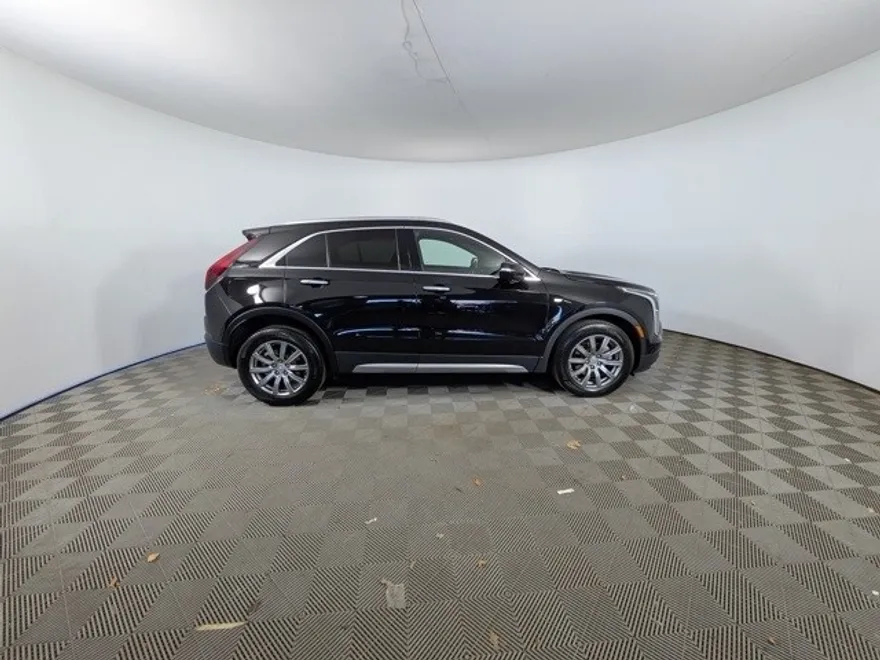 2022 Cadillac XT4 Premium Luxury photo 1