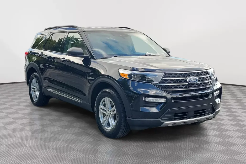 2023 Ford Explorer XLT photo 1