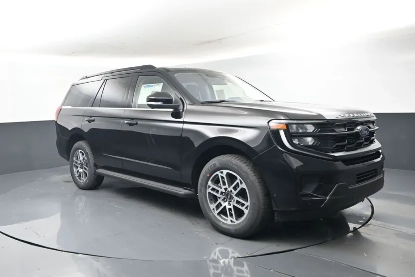 2025 Ford Expedition photo 1