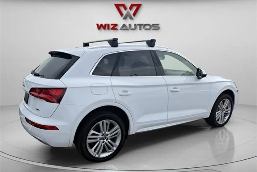 2020 Audi Q5 45 Prestige photo 1