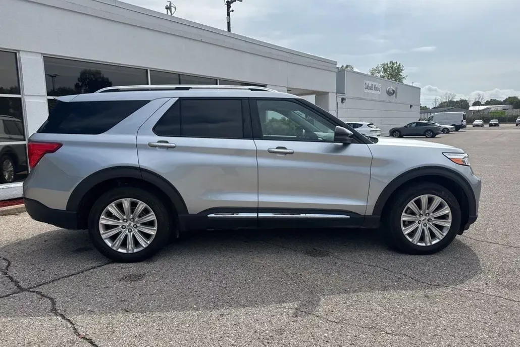 2022 Ford Explorer Limited photo 1