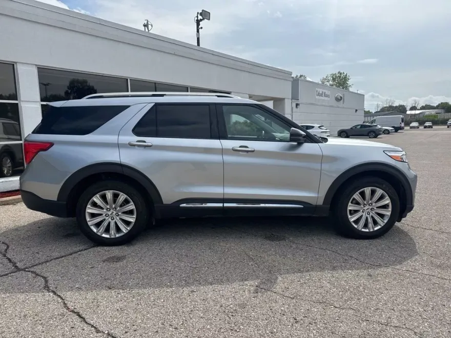 2022 Ford Explorer Limited photo 1
