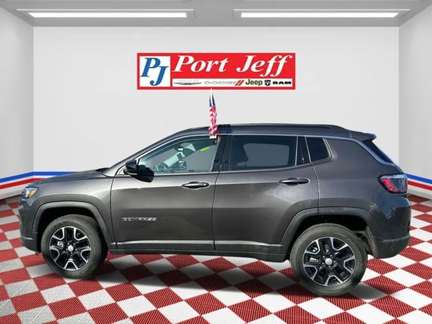 2022 Jeep Compass Latitude photo 1
