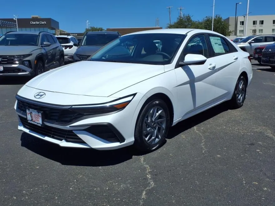 2025 Hyundai Elantra Hybrid photo 1