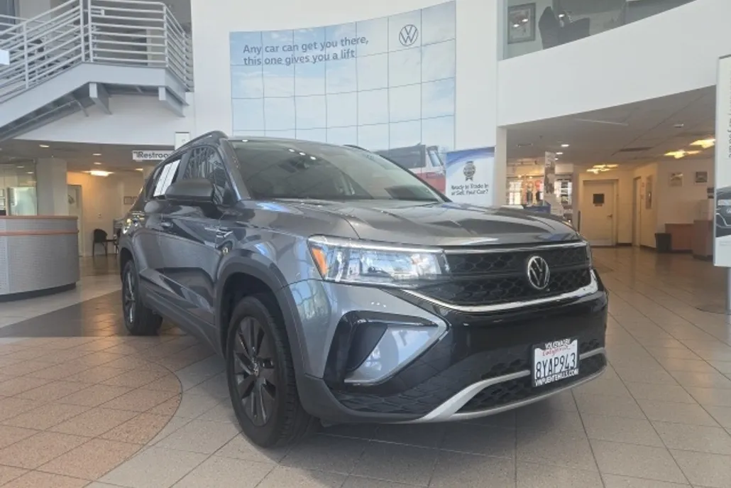 2022 Volkswagen Taos S photo 1