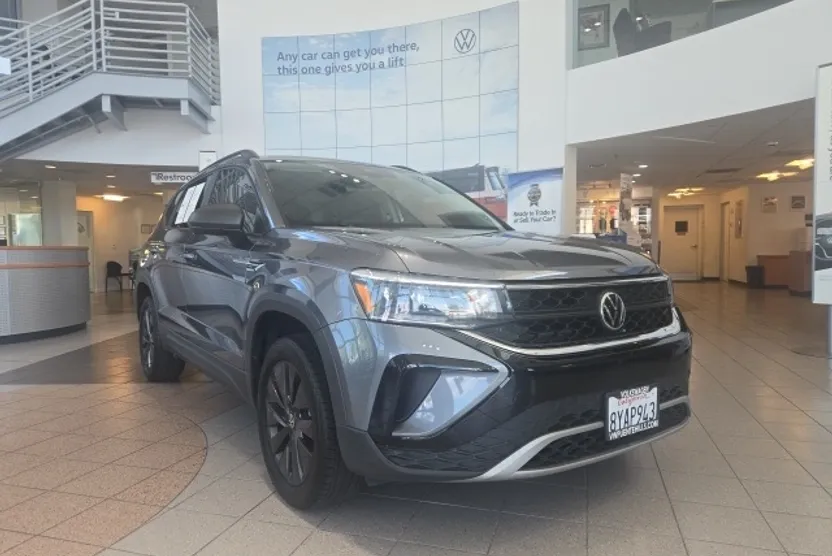 2022 Volkswagen Taos S photo 1