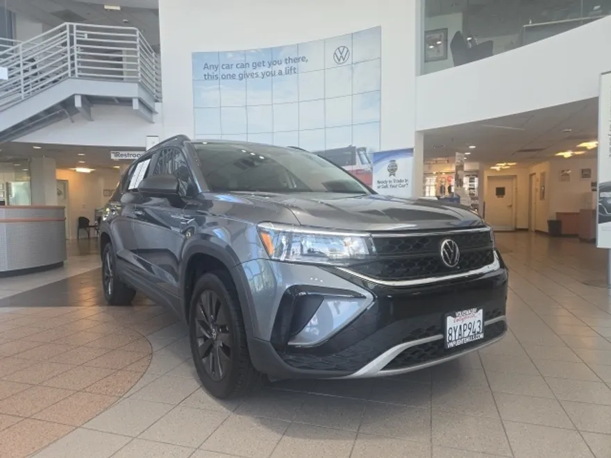 2022 Volkswagen Taos S photo 1