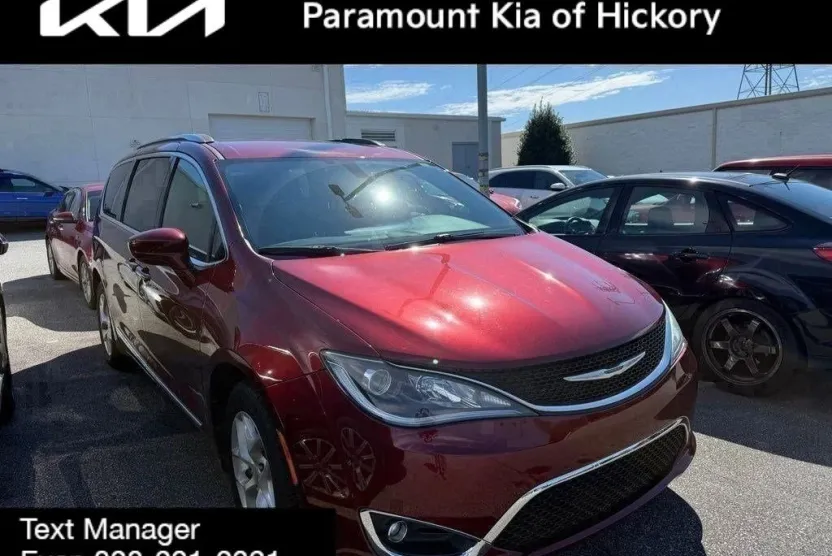 2020 Chrysler Pacifica Touring L 35th Anniversary photo 1