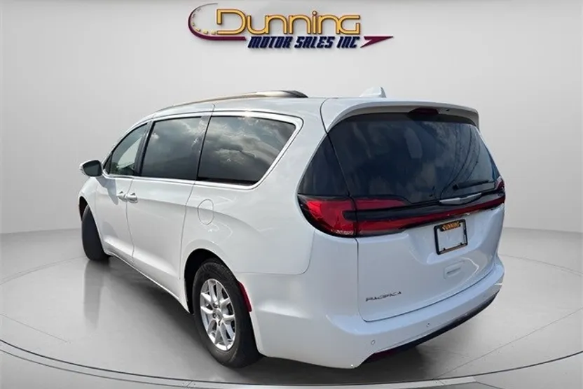 2022 Chrysler Pacifica Touring L photo 1