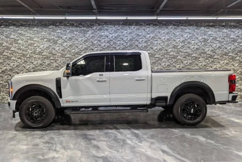 2025 Ford F-350 Lariat photo 1