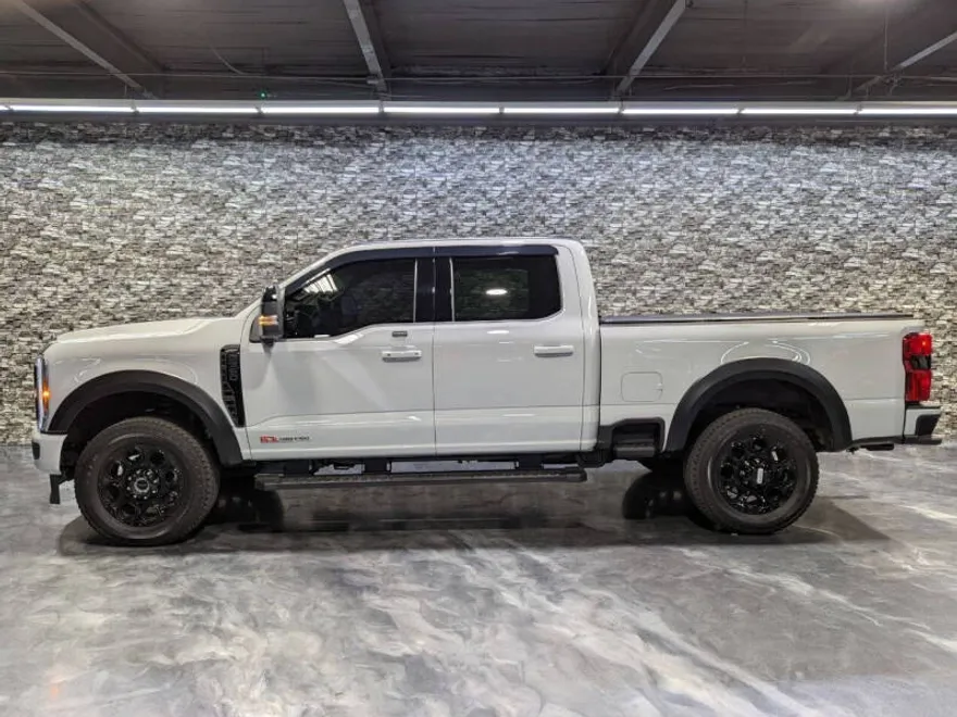 2025 Ford F-350 Lariat photo 1