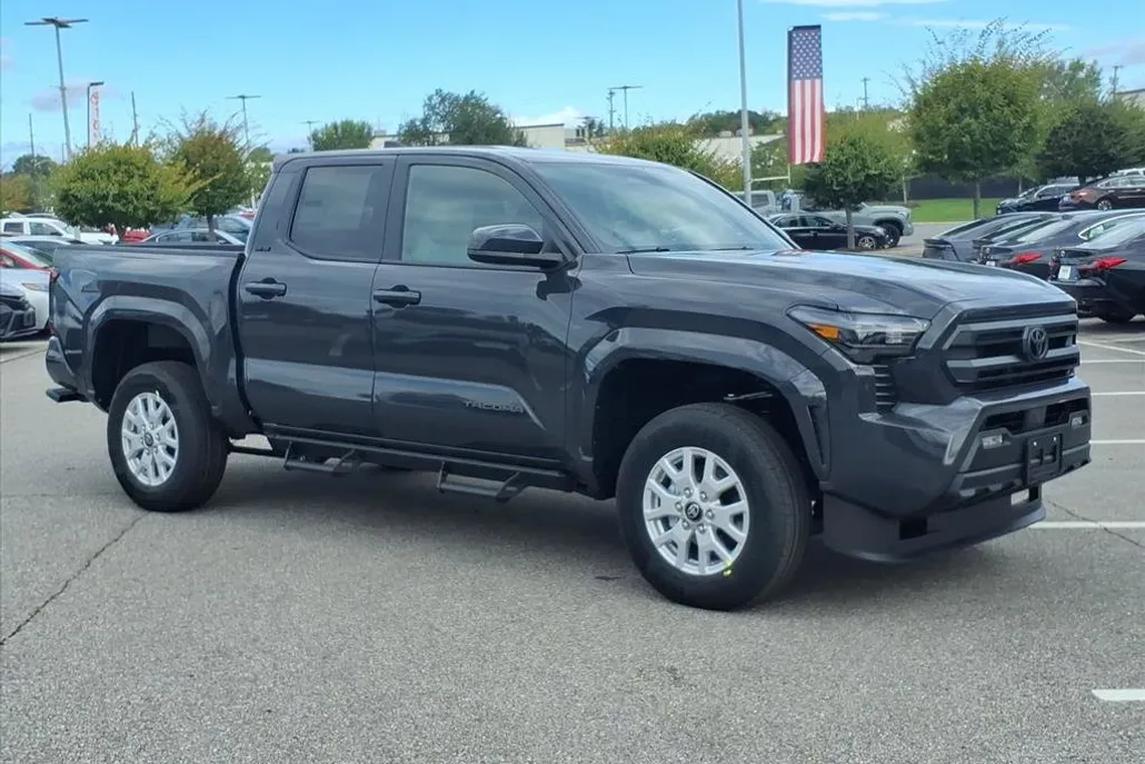 2025 Toyota Tacoma SR5 4x4 Double Cab photo 1