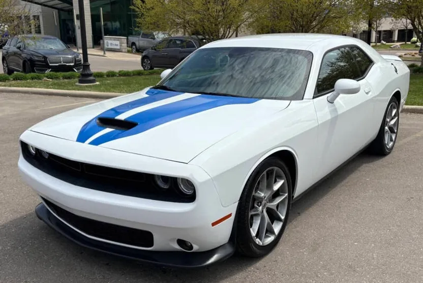 2022 Dodge Challenger GT photo 1