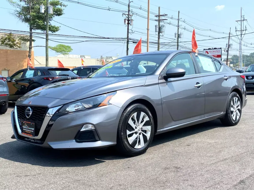 2022 Nissan Altima 2.5 S photo 1