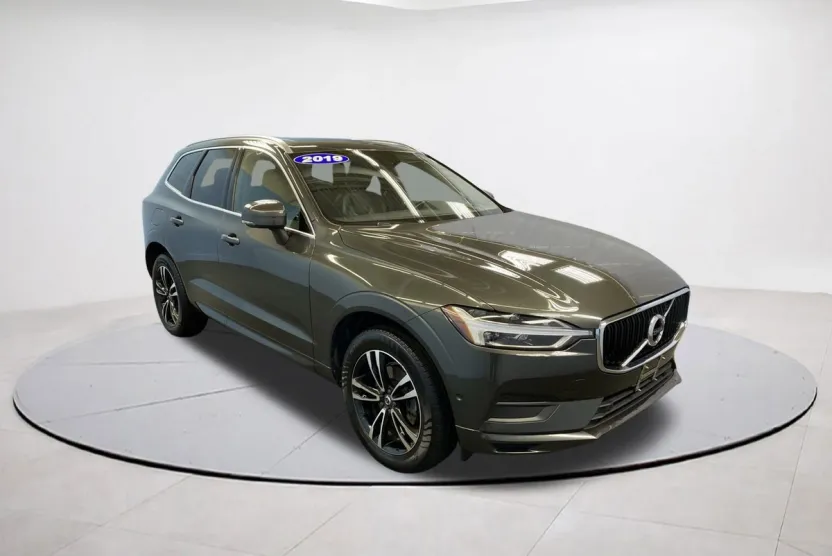2019 Volvo XC60 Momentum photo 1