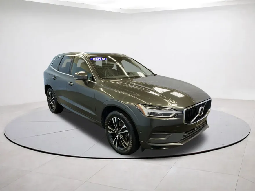 2019 Volvo XC60 Momentum photo 1