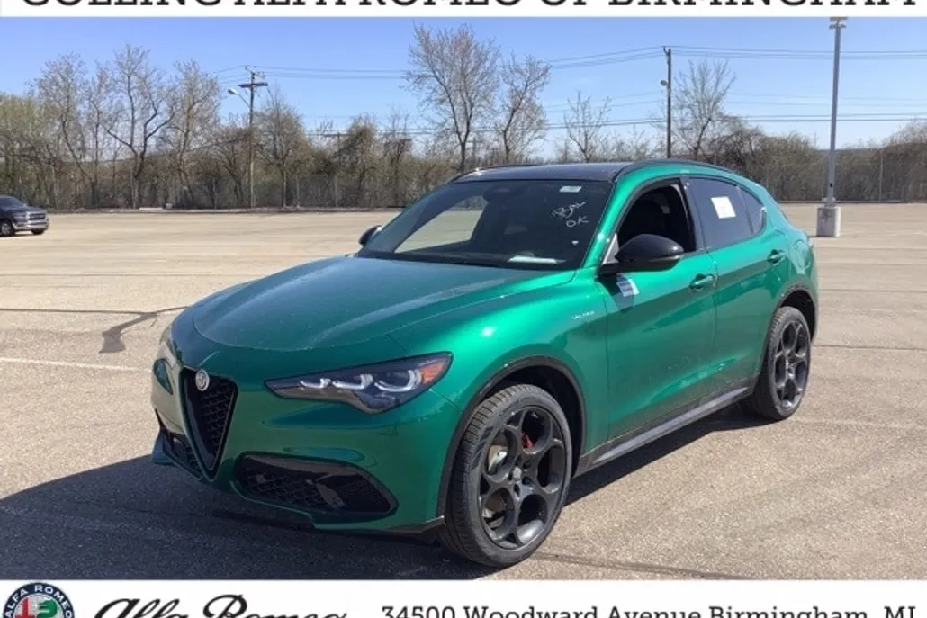 2025 Alfa Romeo Stelvio Sprint Base photo 1