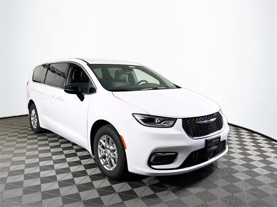 2025 Chrysler Pacifica photo 1