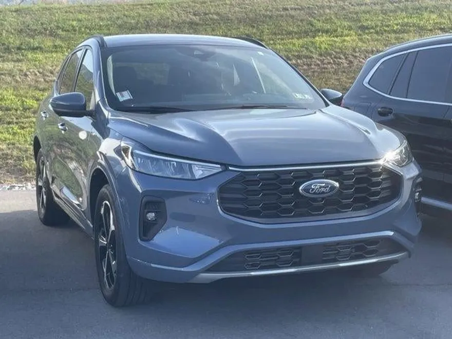 2024 Ford Escape ST-Line Select photo 1