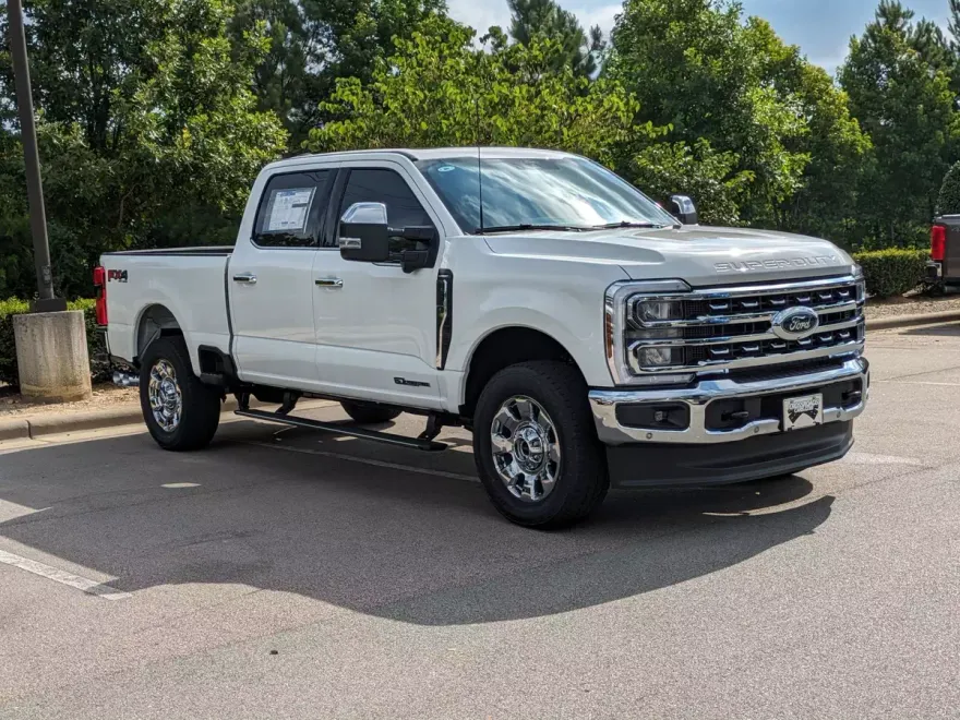 2025 Ford F-250 Lariat photo 1